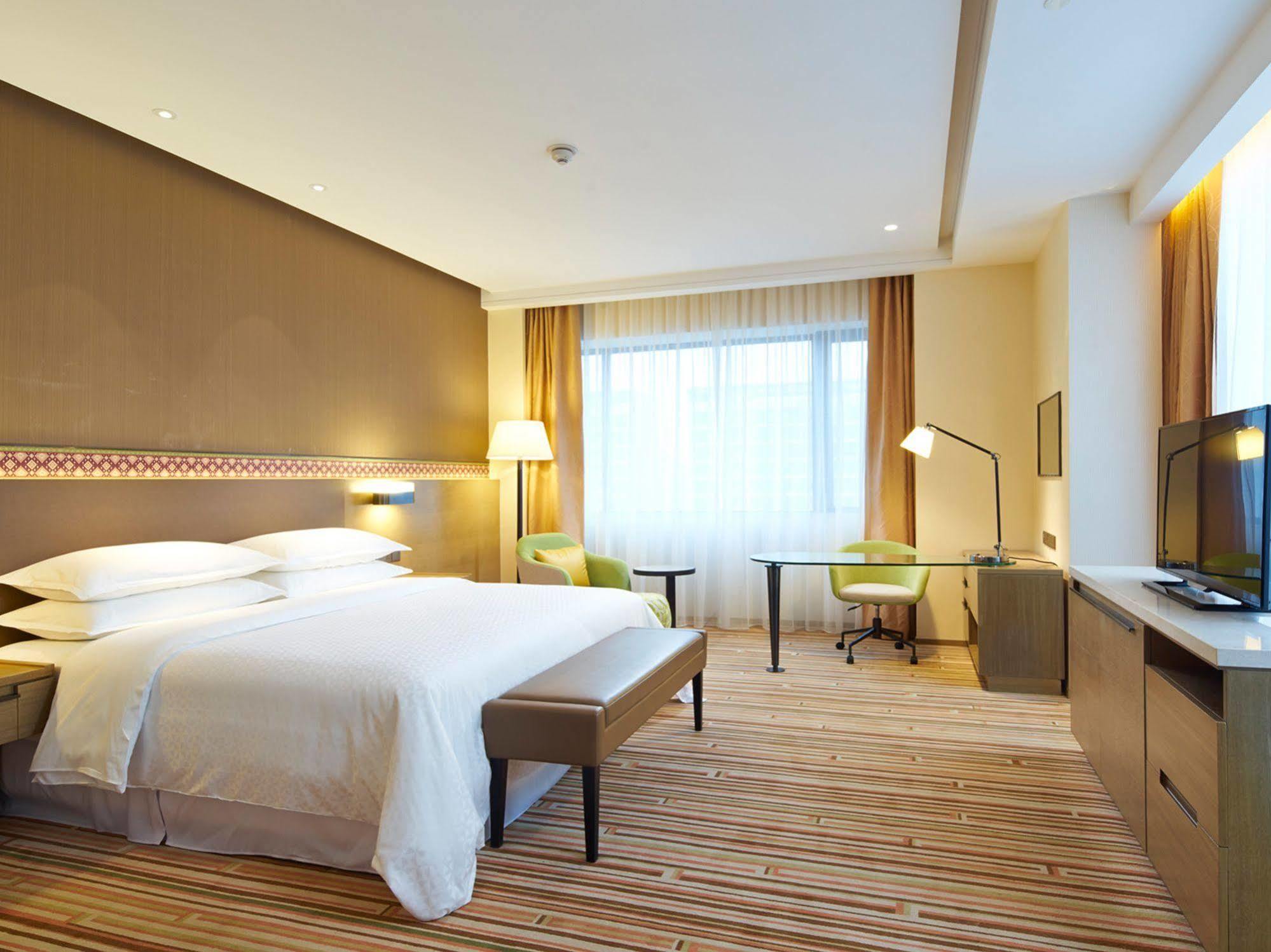 Four Points By Sheraton Guilin Lingui Hotell Exteriör bild